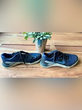 Nike Metcon Cross-Training Sneakers - Navy Blue & Gray Sparkle